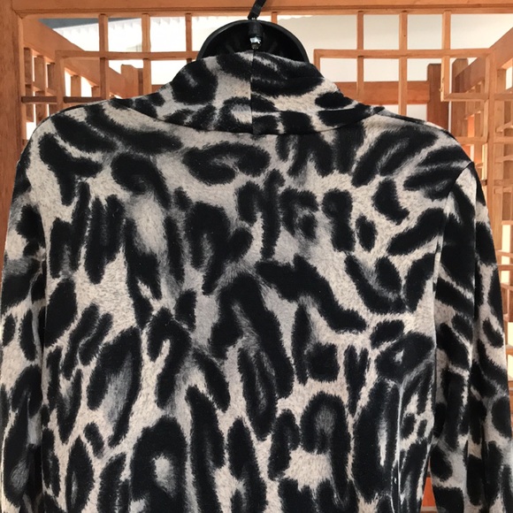 Dress Barn black and cream top with cowl neck and sheer bottom. Size L - Picture 4 of 7